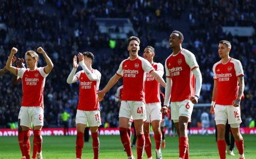 ৩ গোল করেও ২ গোল করা আর্সেনালের কাছে হারলো টটেনহাম 