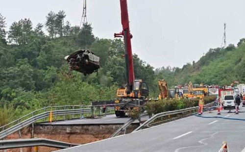 চীনে সড়ক ধসে নিহতের সংখ্যা বেড়ে ৪৮ 