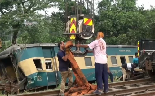 শেষ হয়নি উদ্ধারকাজ, ভয়াবহ শিডিউল বিপর্যয় 