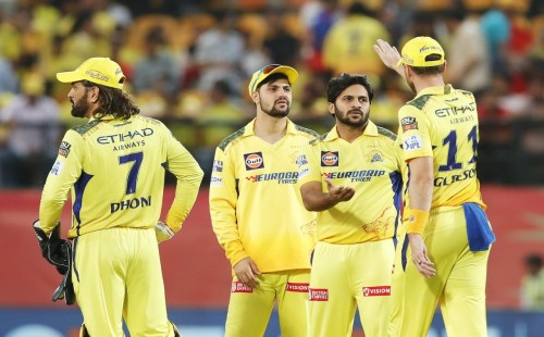 ঘরের মাঠে হেরে পরের মাঠে জিতল চেন্নাই 