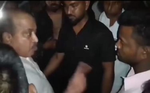 তরুণকে গুলি করে হত্যার হুমকি চেয়ারম্যান প্রার্থীর 