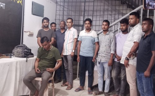 ভোটারদের টাকা বিলির আগেই র‍্যাবের জালে ধরা চেয়ারম্যান প্রার্থী 