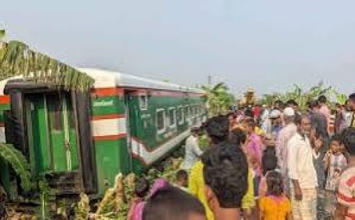 ৫ ঘণ্টা পর উত্তরবঙ্গের রেল যোগাযোগ স্বাভাবিক 