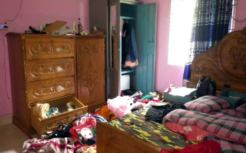 প্রবাসীর বাড়িতে নারী ও শিশুদের জিম্মি করে ডাকাতি 