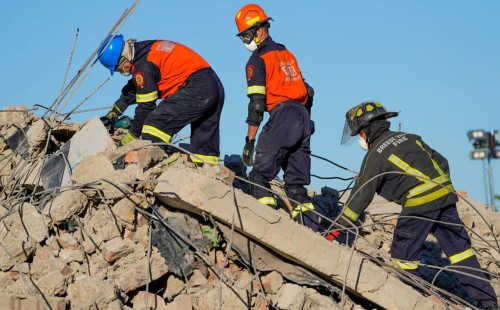 দক্ষিণ আফ্রিকায় ভবন ধসের ৫ দিন পর একজন জীবিত উদ্ধার 