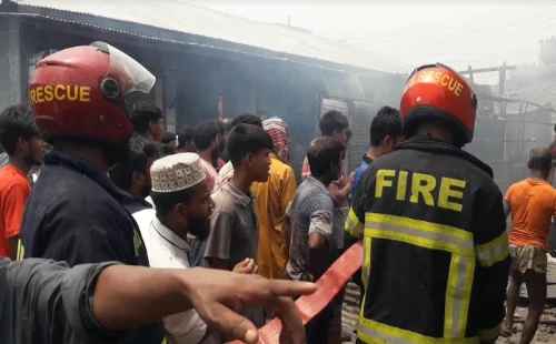 ভয়াবহ আগুনে পুড়ল ২০ দোকান 