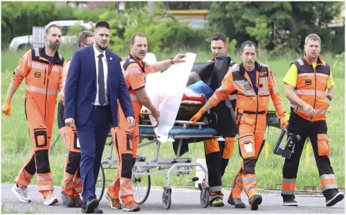 পাঁচ গুলিতে গুরুতর আহত স্লোভাক প্রধানমন্ত্রী ‘শঙ্কামুক্ত’ 