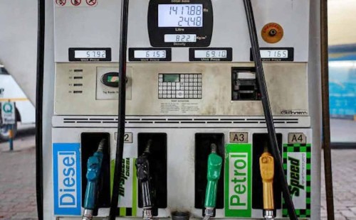 পেট্রোল-ডিজেলের দাম অনেকখানি কমাল পাকিস্তান 