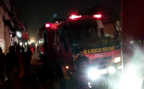 শিলমুন এলাকায় প্লাস্টিকের গোডাউনে আগুন 