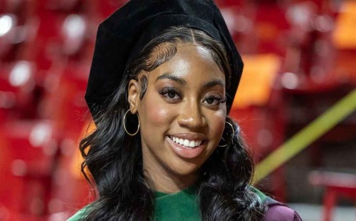 ১৭ বছর বয়সেই পিএইচডি! 