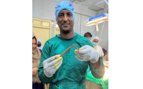 শিক্ষার্থীর শ্বাসনালীতে আটকে বাইন মাছ 