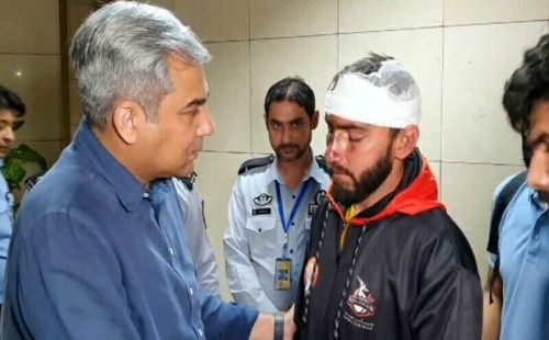 কিরগিজস্তান থেকে বিশেষ ফ্লাইটে ফিরেছে ১৪০ পাকিস্তানি শিক্ষার্থী 