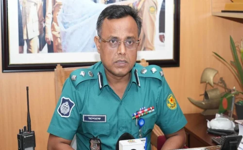 প্রকাশ্য দিবালোকে গলায় চাপাতি ধরে ছিনতাই, আটক ৪ 