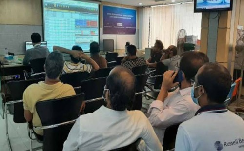 পুঁজিবাজার ছাড়ছেন বিনিয়োগকারীরা 