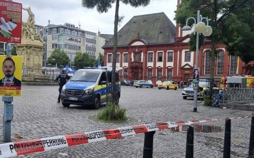 জার্মানিতে ইসলাম বিরোধী প্রদর্শনীতে ছুরি হামলা 