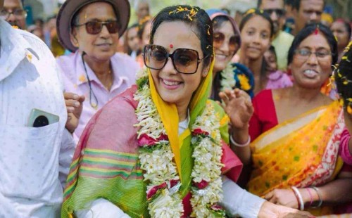 পার্লামেন্ট থেকে বহিষ্কৃত সেই মহুয়া সবার আগে জয়ী 