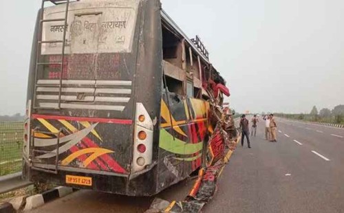 ভারতের উত্তর প্রদেশে ভয়াবহ সড়ক দুর্ঘটনা, নিহত ১৮ 