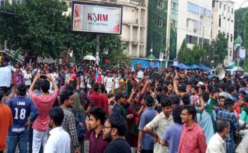 এক ঘণ্টা পর শাহবাগে থেকে সরে গেল শিক্ষার্থীরা 