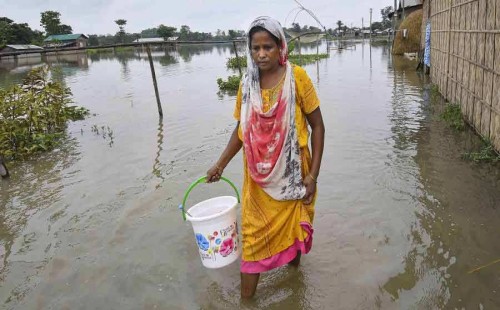 আসামের বন্যায় নিহত বেড়ে ৯০! 