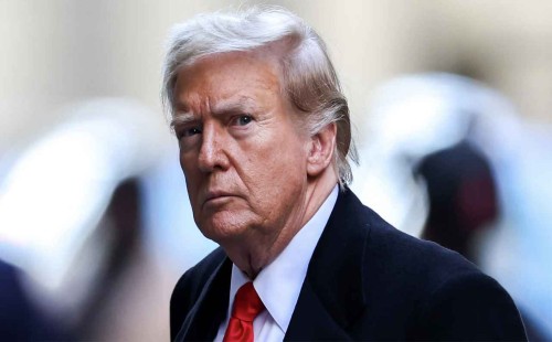 ট্রাম্পের বিরুদ্ধে বাড়িতে গোপন নথি রাখার মামলা খারিজ 