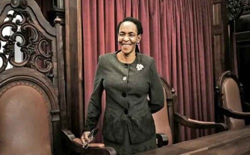 দক্ষিণ আফ্রিকার প্রথম নারী প্রধান বিচারক মান্দিসা মায়া 