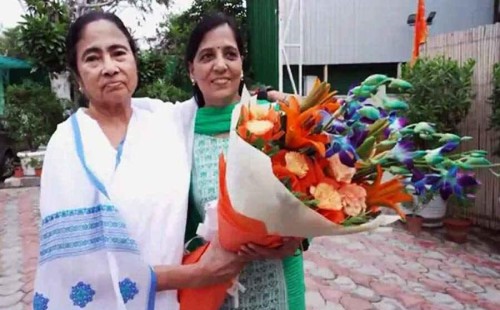 কেজরিওয়ালের বাড়িতে মমতা 