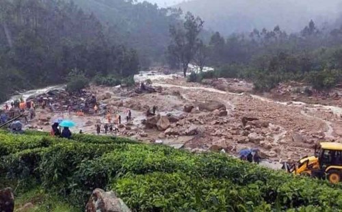 ভারী বৃষ্টিতে কেরালার ওয়েনাড়ে ভূমিধস, মৃত্যু ৪৩ 