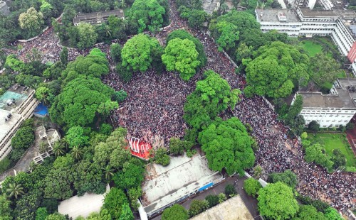 আন্দোলনের সঙ্গে পোশাক শিল্পের ৪৮ ব্যবসায়ীর সংহতি 