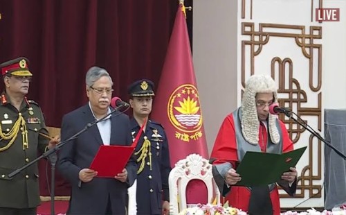 প্রধান বিচারপতি হিসেবে শপথ নিলেন সৈয়দ রেফাত আহমেদ 