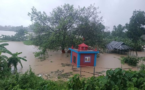 কুমিল্লায় ভারী বর্ষণে শহরে জলাবদ্ধতা, নিম্নাঞ্চল প্লাবিত 