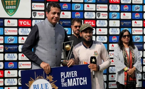 ম্যাচসেরার পুরস্কারের অর্থ বন্যার্তদের দিলেন মুশফিক 