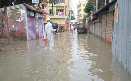 দৃশ্যমান হচ্ছে বন্যার ক্ষত, খাবার-পানির জন্য হাহাকার 