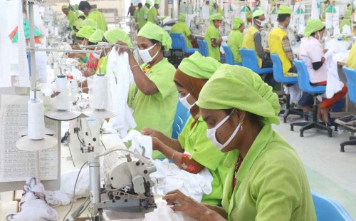 পোশাক উৎপাদন কমে গেছে ৫০ শতাংশ! 