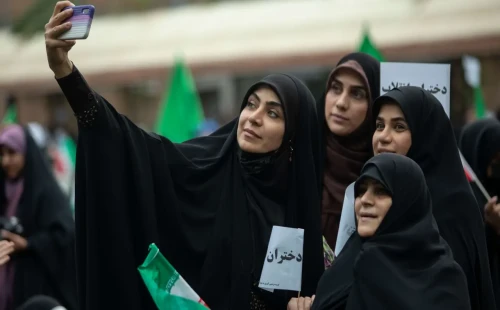 হিজাব নিয়ে নতুন সিদ্ধান্তে ইরান 