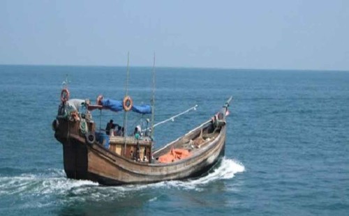 ইলিশের সন্ধানে সমুদ্রে ছুটছেন জেলেরা 