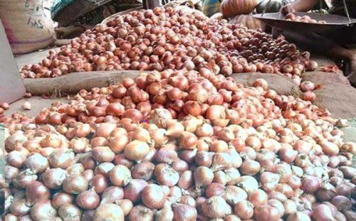 হ্রাসকৃত শুল্কে পেঁয়াজ আমদানি শুরু 