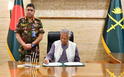 সেনাবাহিনী আবারও আস্থার প্রতীক হিসেবে স্বীকৃতি পেয়েছে 