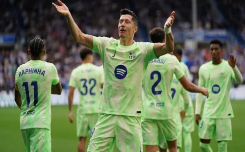 লেভানডফস্কির হ্যাটট্রিকে বার্সার বড় জয় 