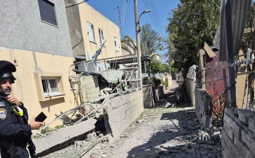 হাইফাতে লেবাননের শতাধিক রকেট হামলা 