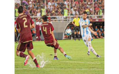 মেসি ফিরলেও জয় পেল না আর্জেন্টিনা 