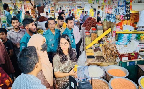 বাজারে বাজারে অভিযান, কমছে ডিমের দাম 