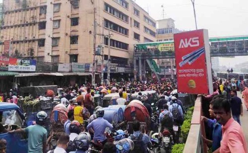 মিরপুরে পোশাক শ্রমিকদের রাস্তা অবরোধ 