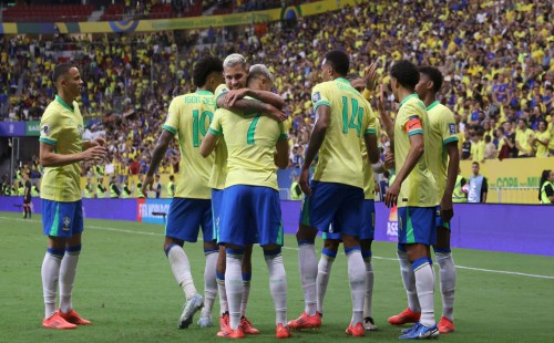 পেরুর জালে ব্রাজিলের হালি গোলের উৎসব 