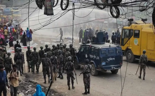 ৩২ ঘণ্টা পর পুলিশের সহযোগিতায় সড়ক ছাড়ে শ্রমিকরা, যান চলাচল স্বাভাবিক 