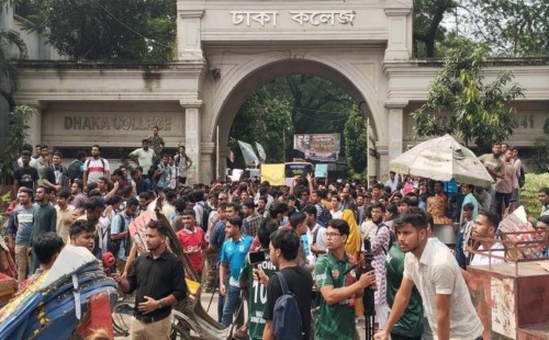 স্বতন্ত্র বিশ্ববিদ্যালয় প্রতিষ্ঠার দাবিতে ফের রাস্তায় ৭ কলেজের শিক্ষার্থীরা 