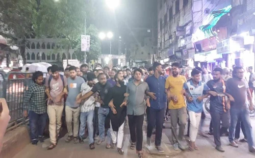 ছাত্রলীগ নিষিদ্ধ হওয়ায় জবিতে আনন্দ মিছিল 