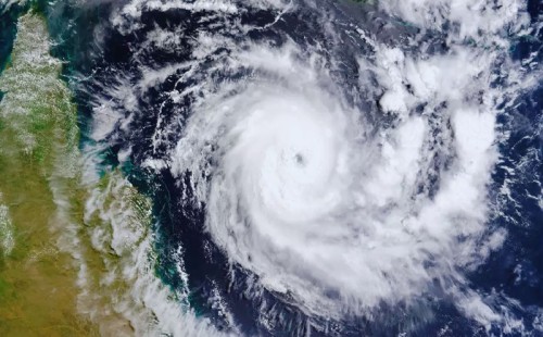 ধেয়ে আসছে ঘূর্ণিঝড় ‘দানা’, মোকাবেলায় ব্যাপক প্রস্তুতি গ্রহণ 