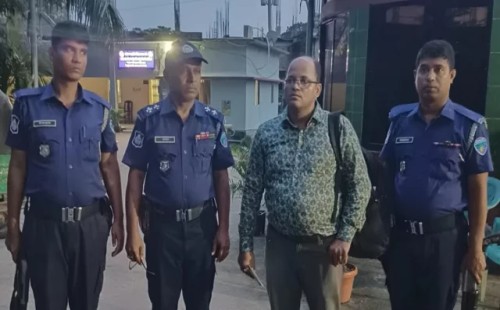 ভারতে পালানোর সময় এস আলম গ্রুপের কর্মকর্তা আটক 