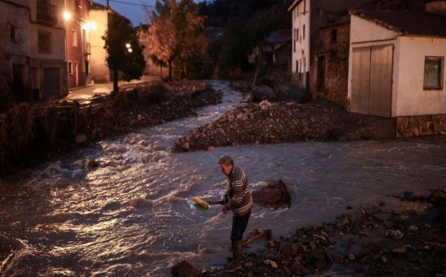 স্পেনে ভয়াবহ বন্যায় নিহত বেড়ে ৯৫