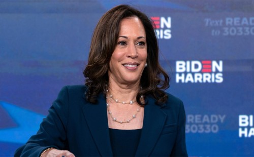 কমলার জন্য ভারতের গ্রামে পূজা 